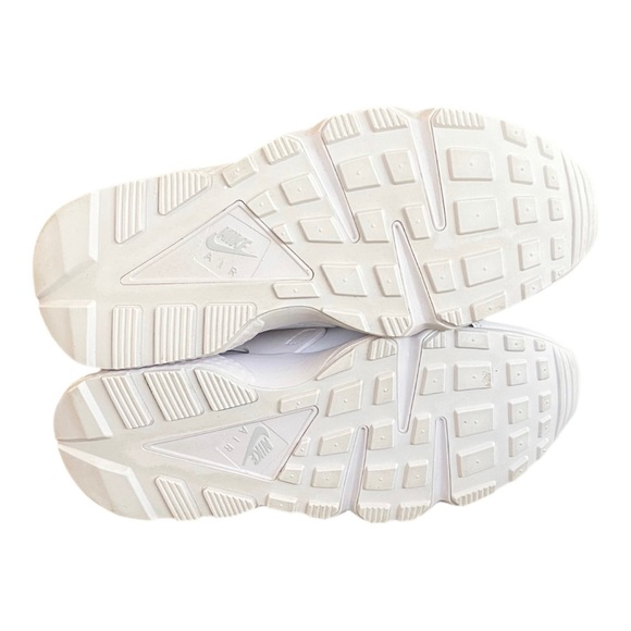 Nike Women’s Air Huarache Sneaker Low Cut White and Platinum Cushioned - Picture 7 of 14